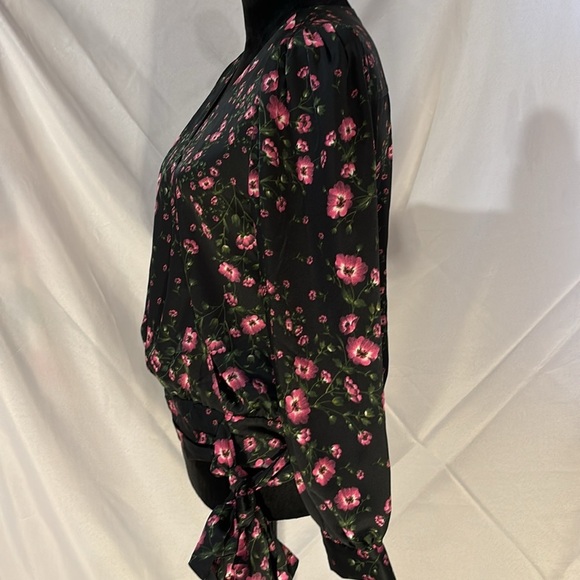 Banana Republic Floral Satin Wrap Top Blouse V-Neck Size M - Picture 6 of 14